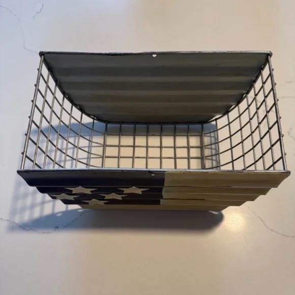 Russ Berrie | Vintage Handpainted USA America Patriotic Flag Metal Basket 🇺🇸 - Picture 3 of 9